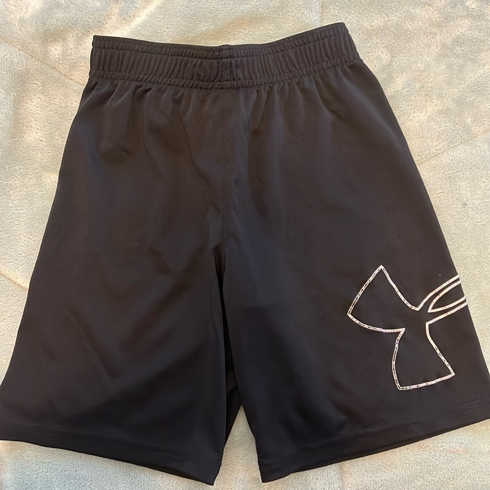 SOLD Youth Boys Under Armour Shorts Black Size 7